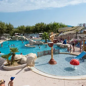 **** Camping La Pinede France